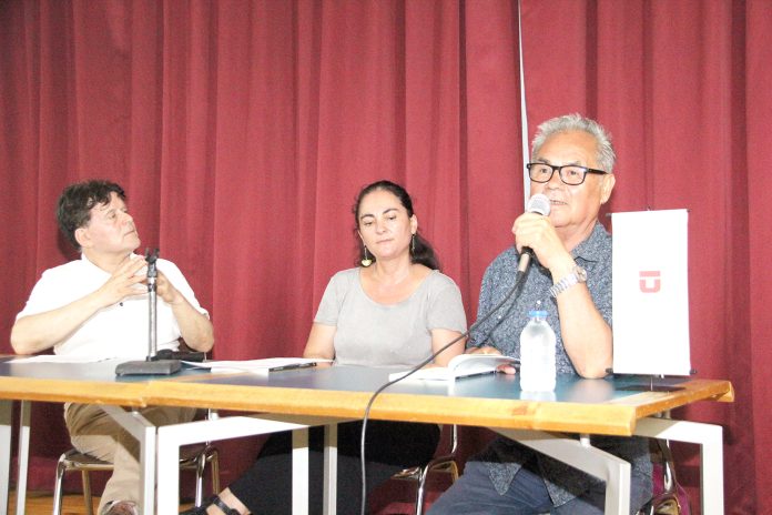  Poeta curicano Américo Reyes presentó antología personal